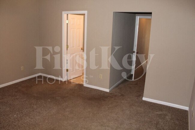 Building Photo - 10 S Burkhart Dr