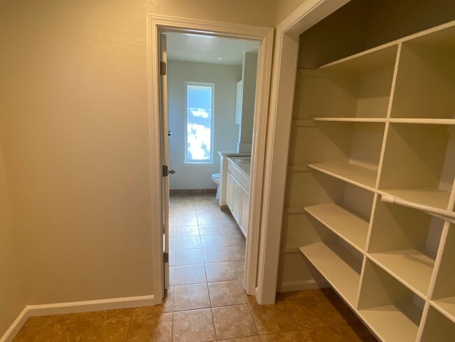 Building Photo - Large 3bd 2 ba home with a great country feel.