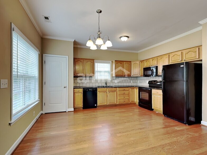 Building Photo - 1935 Shillington Dr