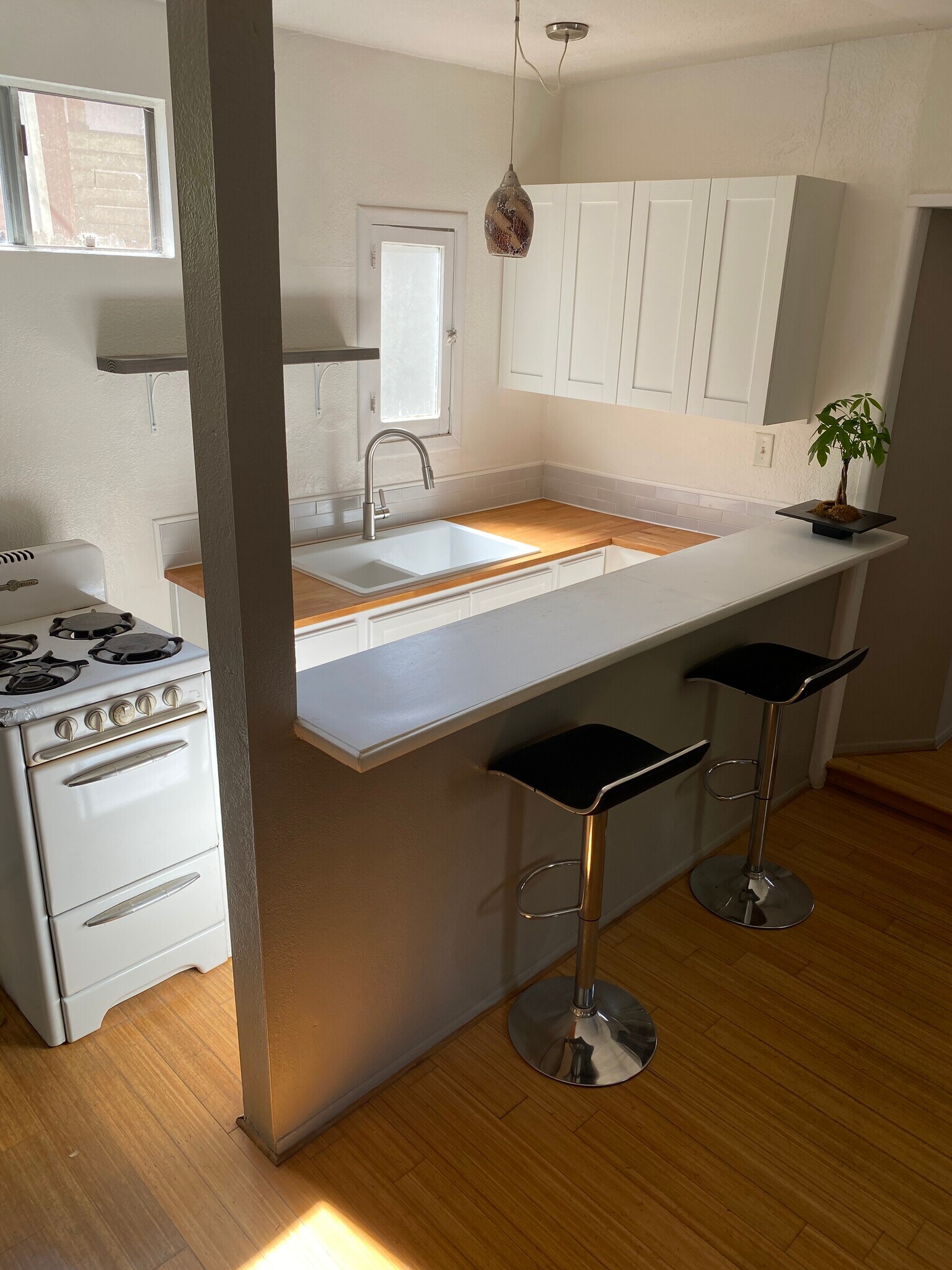 kitchen and half wall /counter - 12456 Short Ave