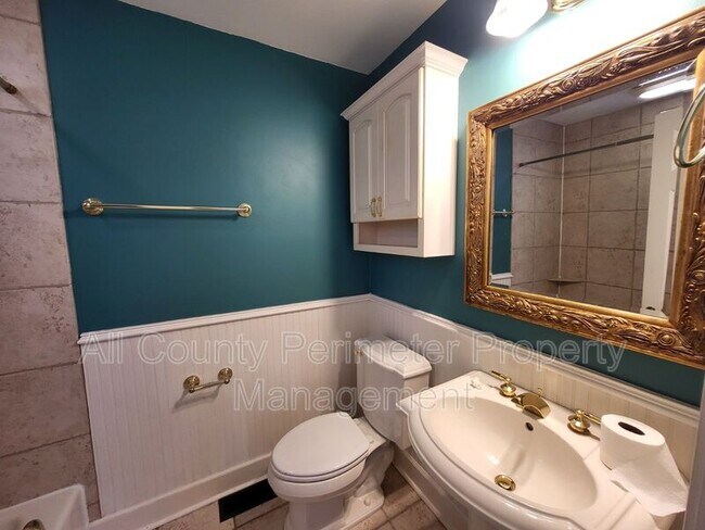 Building Photo - 2438 Kings Arms Dr