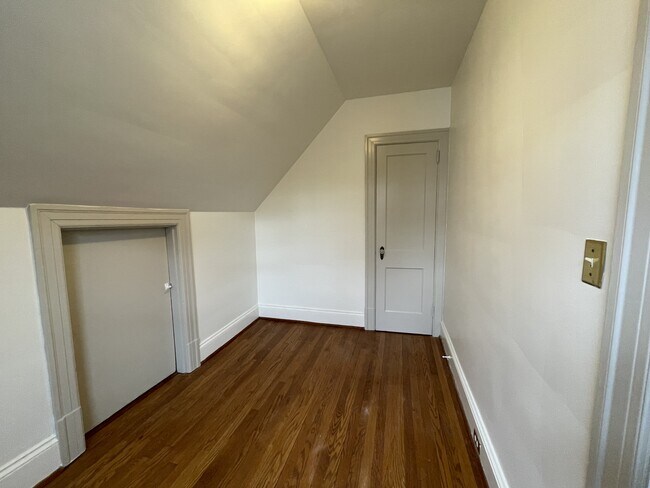 Building Photo - 3417 Plymouth Pl