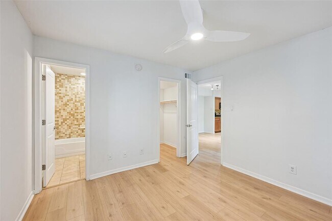 Building Photo - 3204 Menchaca Rd