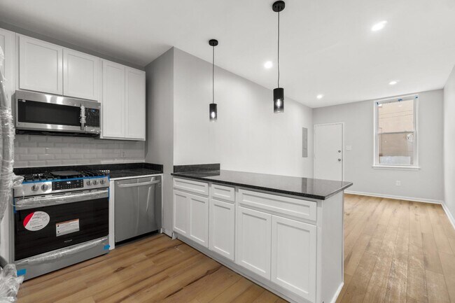 Building Photo - 2526 E Fayette St