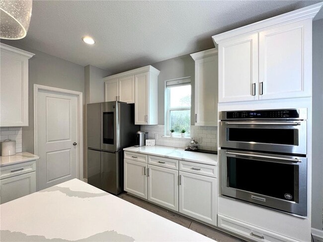 Building Photo - 15633 Dakota Ave