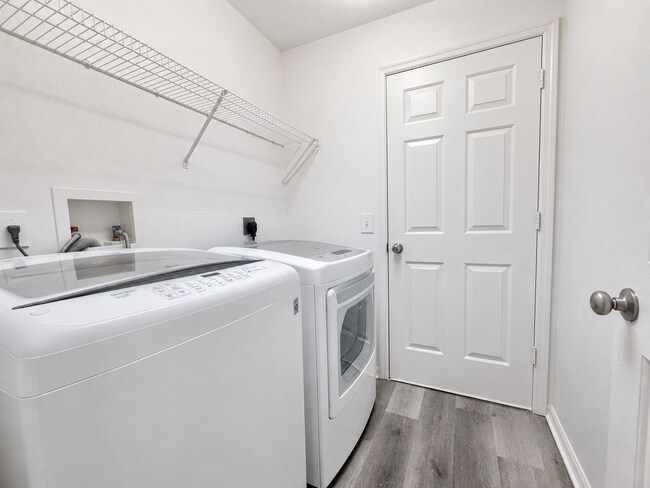 Building Photo - Affordable comfort with space where it counts - 3Bedrooms / 2Baths home in Deltona!