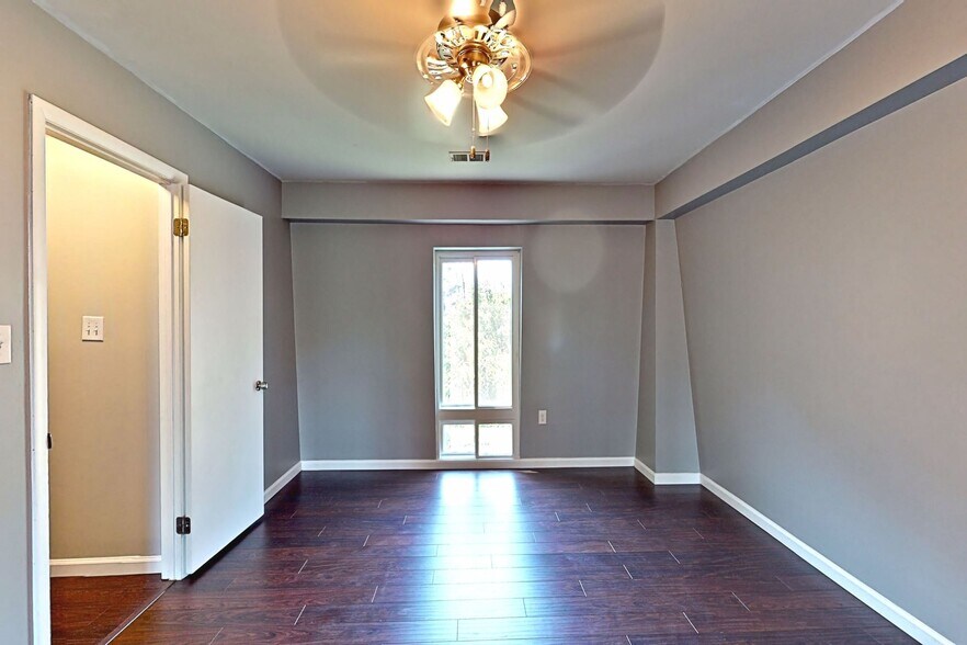 Building Photo - 4912 Herkimer St