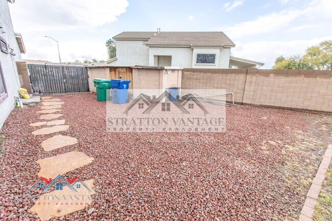 Building Photo - 2805 S Abbey Cir