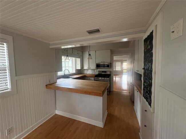 Building Photo - 745 Vistabula St