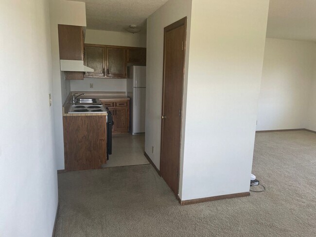 Building Photo - 2940 Leeway Dr