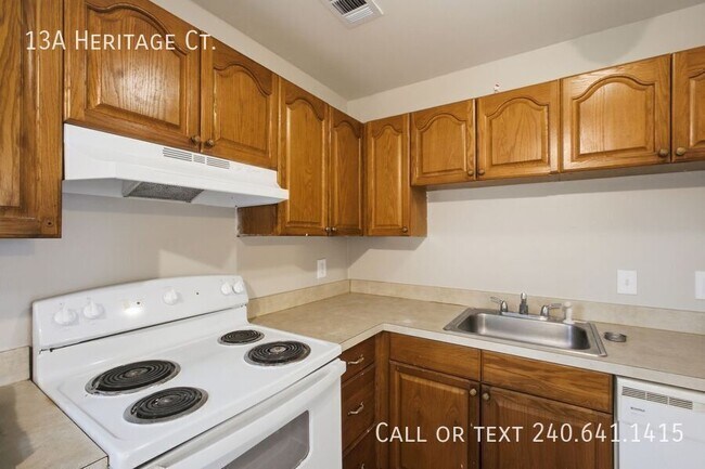 Building Photo - 13A Heritage Ct.-