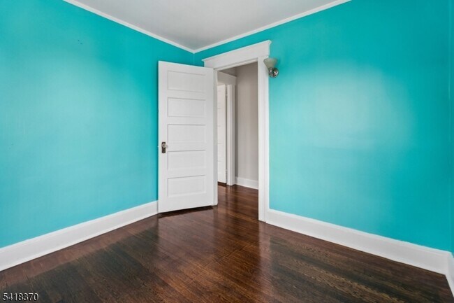 Building Photo - 32 Edgewood Rd