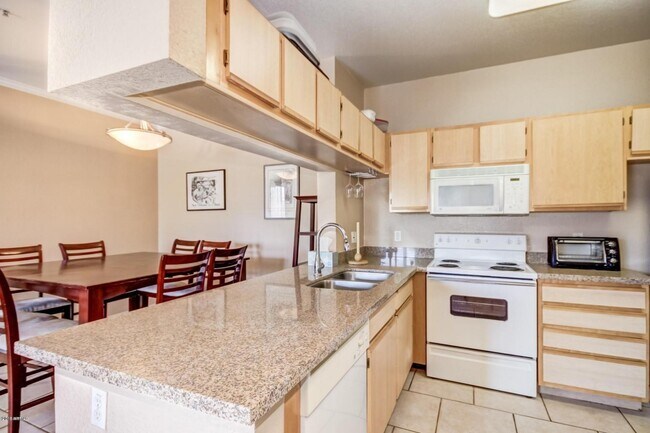 Building Photo - 5345 E Van Buren St