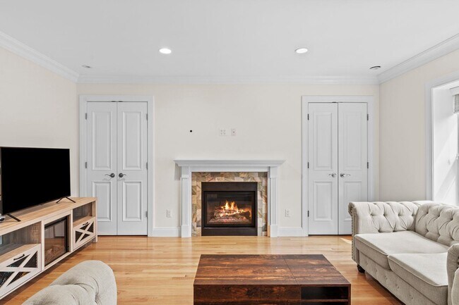 Building Photo - 326 Park Ave