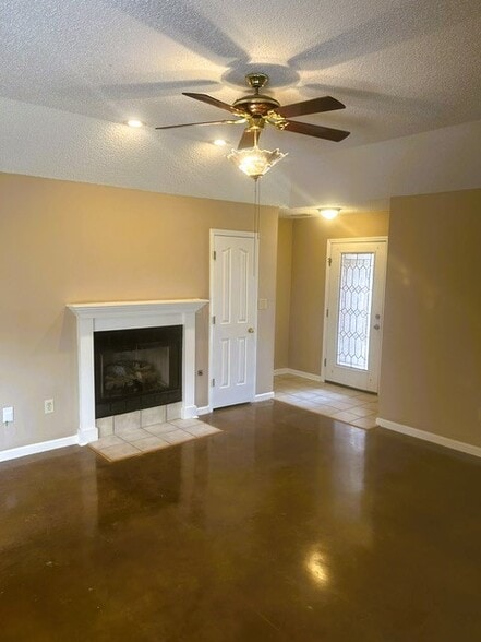 Building Photo - 3403 Saddle Creek Cove