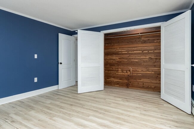 Building Photo - 240 Leda Ave