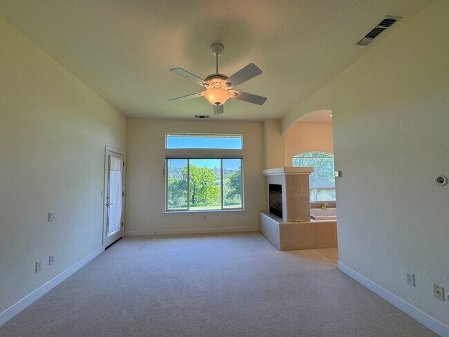 Building Photo - 6255 Peacock Way
