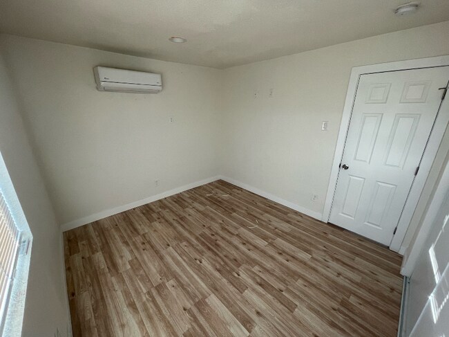 Building Photo - 542 E Barnard St