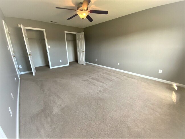 Building Photo - Welcome to Creeker Town South!