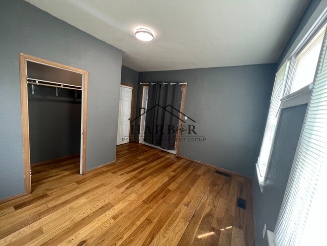 Building Photo - 401 9th St NE
