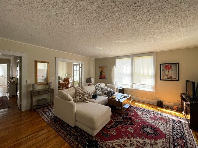 Building Photo - 565 Boulevard
