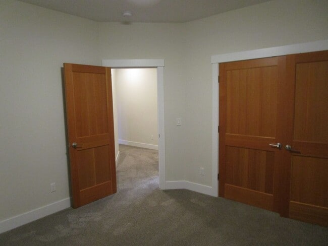 Building Photo - Custom Home in Crystal Springs Subdivision - Available Now!