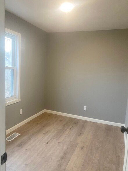 Building Photo - 2198 Utley Rd