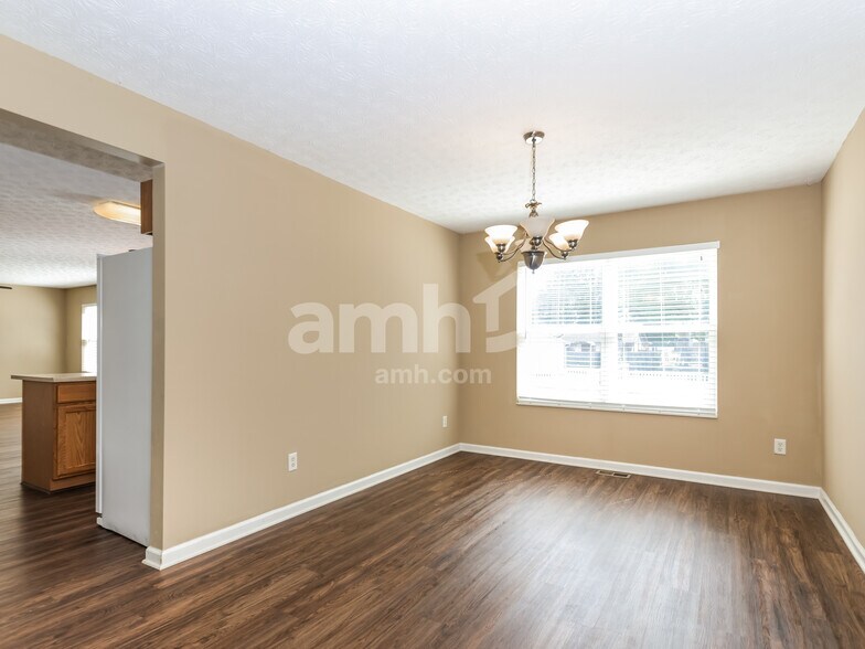 Building Photo - 5192 Summerset Dr