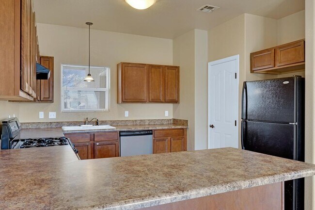 Building Photo - 4633 Rimrock Dr