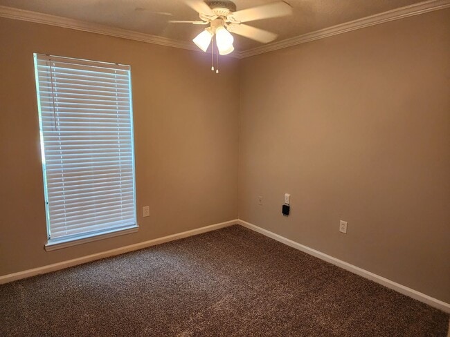 Building Photo - **Available in February " Charming 3 Bedroom 2 Bath Home in Georgetown!