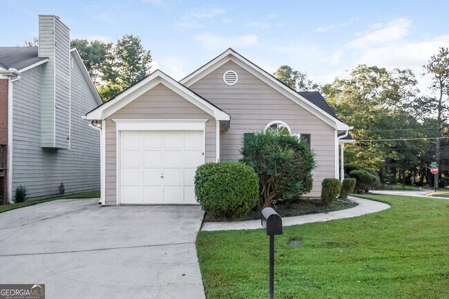 Primary Photo - 1136 Oakwood Manor Ct