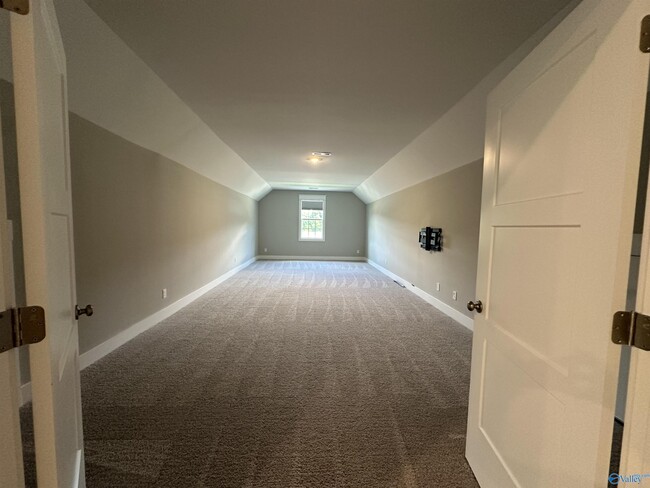 Building Photo - 8105 Goose Ridge Dr SE