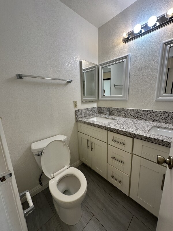 Building Photo - 1110 E Wilson Ave