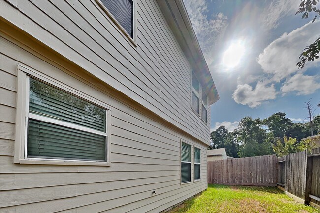 Building Photo - 5018 Woodland Meadows Ln