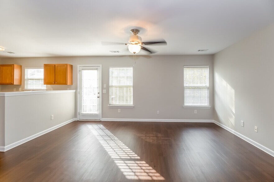 Building Photo - 2720 Mayfair Dr