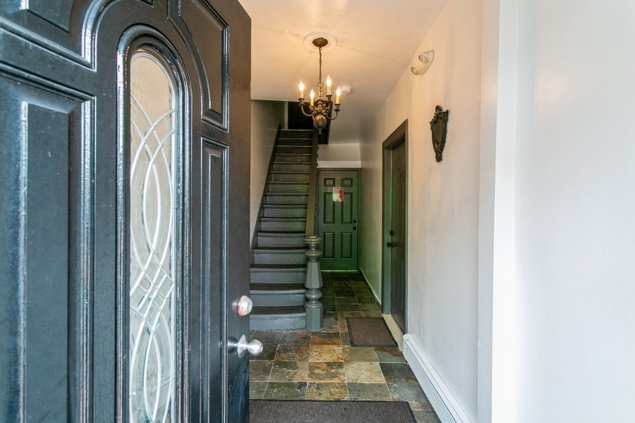 Entrance to hallway - 320 6th St