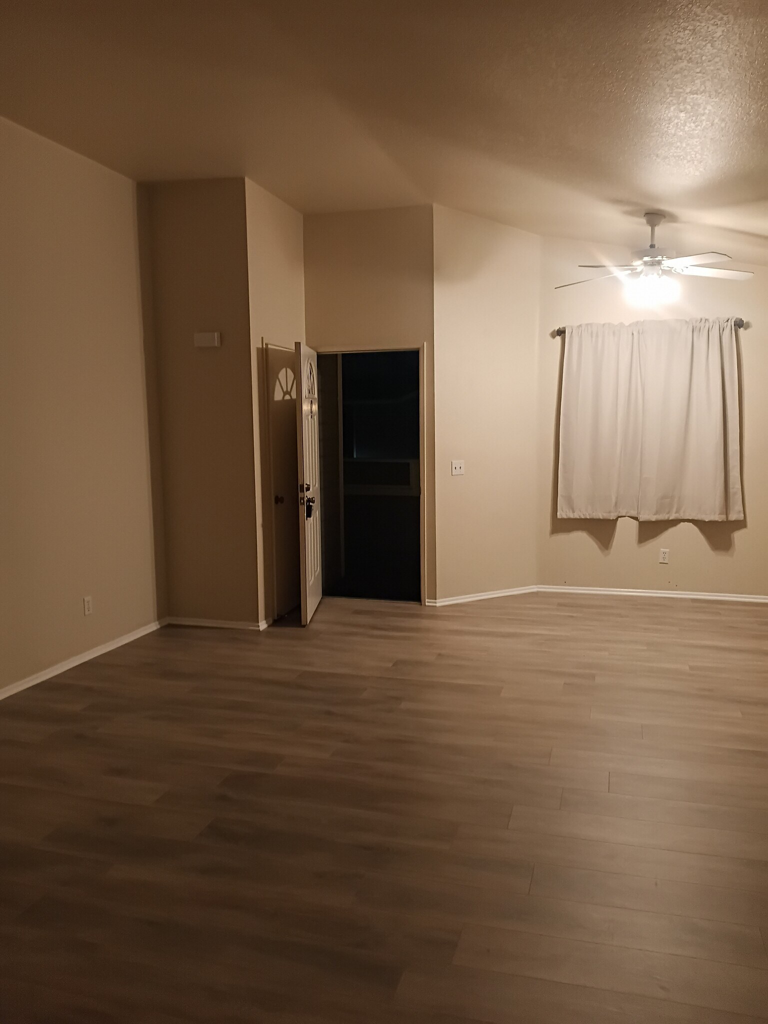 Living room - 3500 S Greenville St