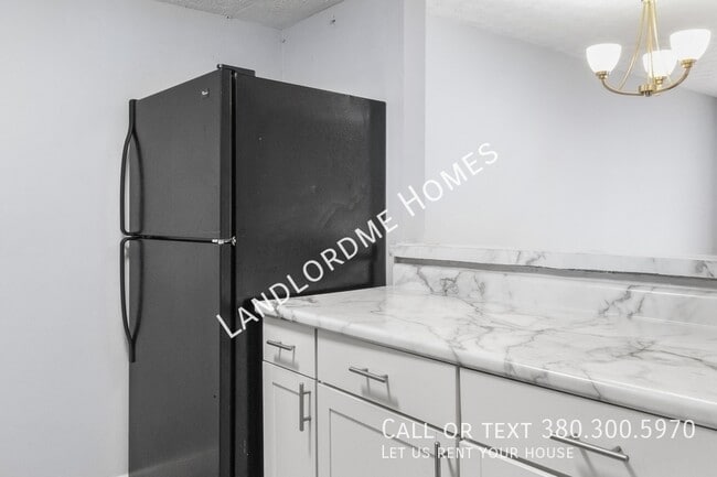 Building Photo - 2842 Stonehenge Dr