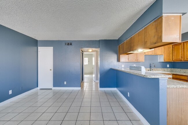 Building Photo - 1641 N Lamont St