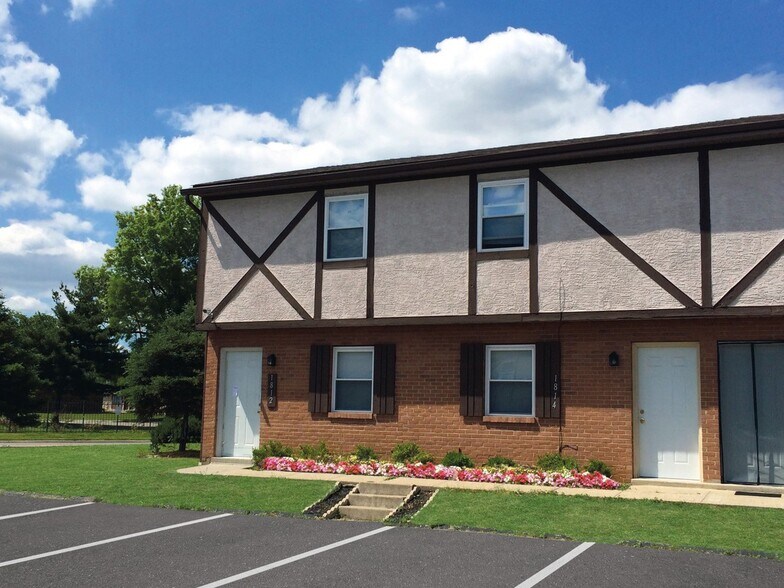 Primary Photo - Bluff Gardens Apartments
