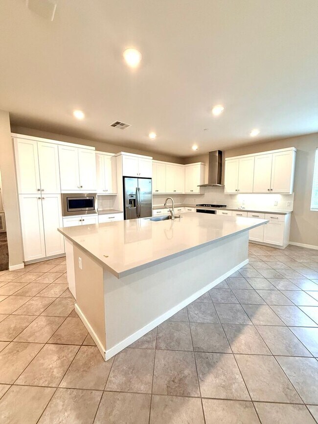 Building Photo - Newer 2 bedroom 2 bath luxury SMART HOME c...