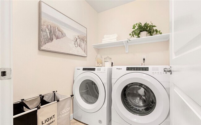 Building Photo - Modern Fully Air-Conditioned Luxury Home in Canyon Park