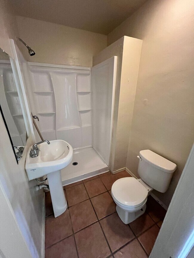 Building Photo - Central- 3 bedroom/ 2 bathroom house