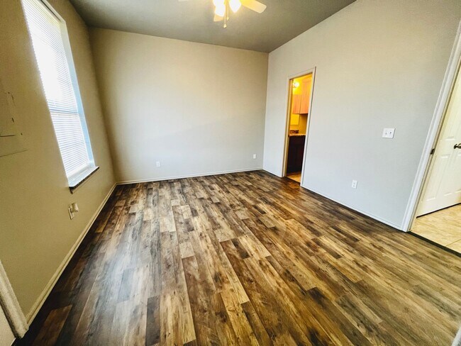 Building Photo - Charming 3BD 2BA Duplex in Yukon, The Gardens @ Chisholm Creek!!