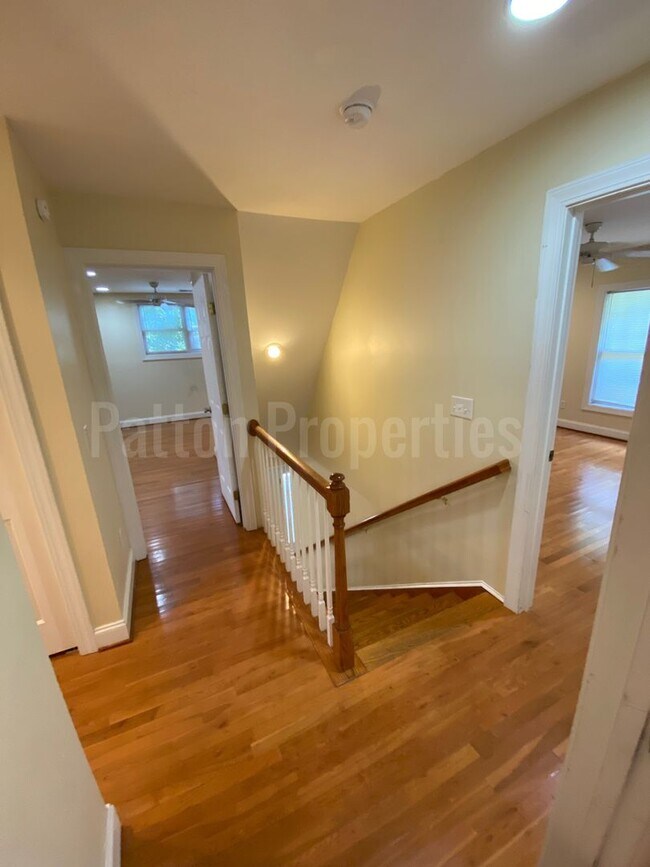 Building Photo - 323 S Pickens St