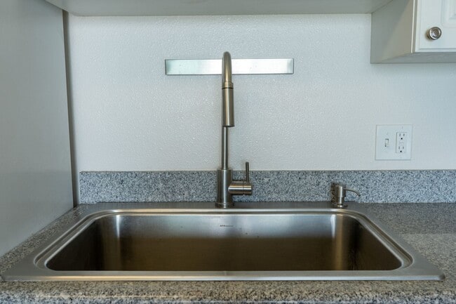 Building Photo - 1 Bdrm / 1 Bath condo with (2) AC (801 SOU...