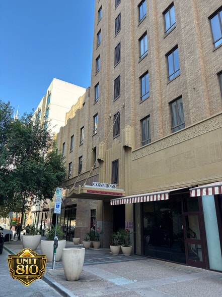 Building Photo - 114 W Adams St