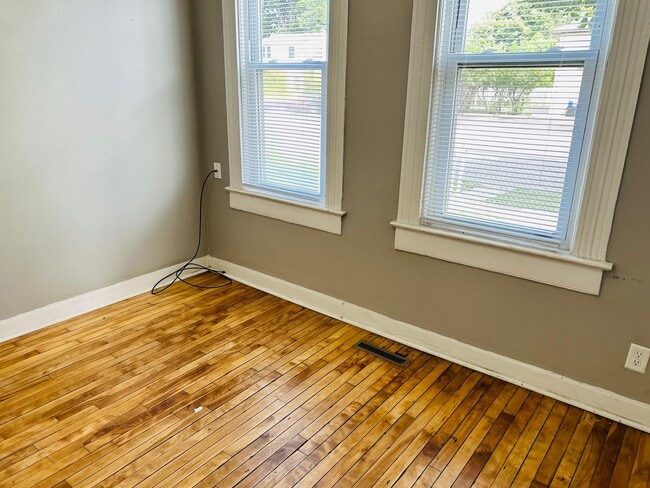 Building Photo - Section 8 Approved! - Great 3 Bedroom - 1 ...