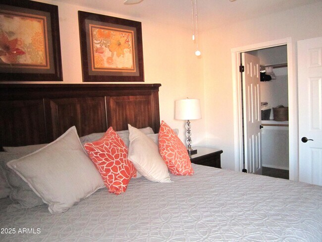 Building Photo - 4303 E Cactus Rd