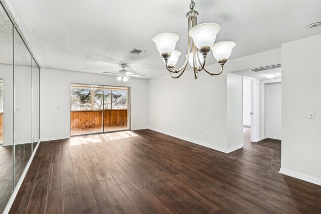 Building Photo - 12012 Greenway Cir S